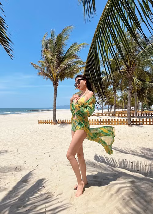 Nữ ca sĩ Phương Trinh Jolie là người thực hiện bộ ảnh của Thúy Diễm.