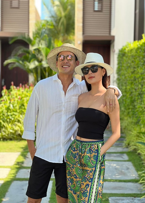 Thúy Diễm khoe vẻ gợi cảm trong chuyến đi biển mới đây cùng ông xã Lương Thế Thành.