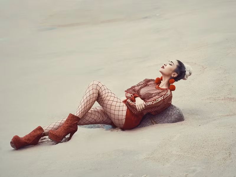 Pha Lê làm mẹ đơn thân của một bé gái sau khi ly hôn.