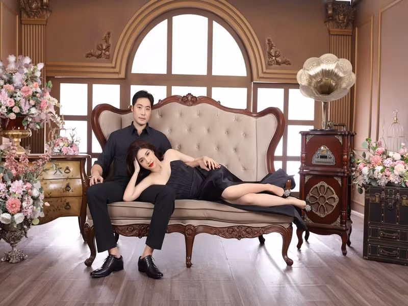 Nữ ca sĩ Pha Lê vừa thông báo hôn nhân của cô và doanh nhân Emmanuel Shin tan vỡ. Trước đó, cả hai đăng ký kết hôn năm 2020 nhưng chưa tổ chức đám cưới.