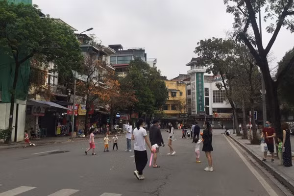 Ha Noi sap co them tuyen pho di bo thu 5
