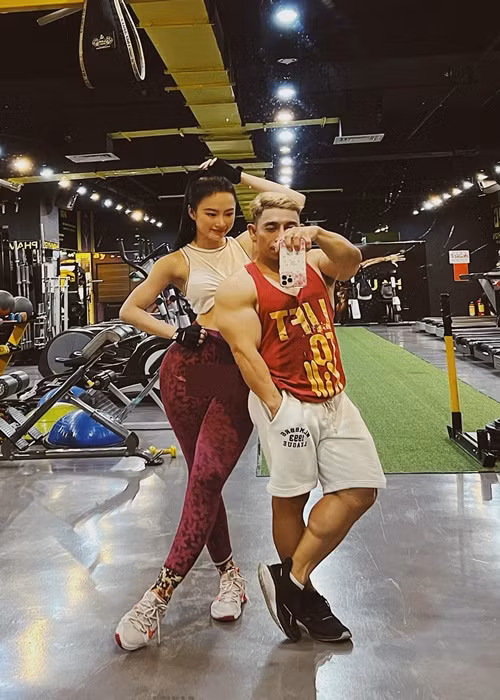 Vòng ba của Angela Phương Trinh cũng gây chú ý.