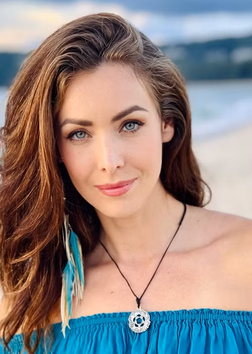 Người đẹp sẽ tham gia ghi hình cho một số hoạt động của chương trình truyền hình thực tế và chấm thi bán kết, chung kết.