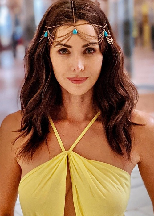 Natalie định cư tại Thái Lan. Ở xứ chùa vàng, cô đắt show quảng cáo, sự kiện.