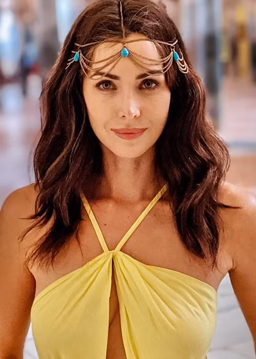 Natalie định cư tại Thái Lan. Ở xứ chùa vàng, cô đắt show quảng cáo, sự kiện.