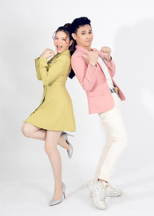 Trong chương trình, chia sẻ về cuộc sống độc thân, Nguyên Vũ cho biết, anh là con út trong nhà, các anh của anh đã có vợ con nên mẹ của anh đỡ hối Nguyên Vũ lấy vợ như ngày trước.