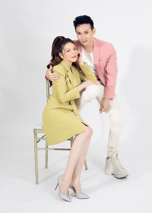 Ca sĩ Nguyên Vũ là đồng nghiệp thân thiết của Lý Nhã Kỳ trong 20 năm qua. Mới đây, anh nhận lời làm khách mời trong tập 12 Trà chiều với mợ chảnh của nữ diễn viên.