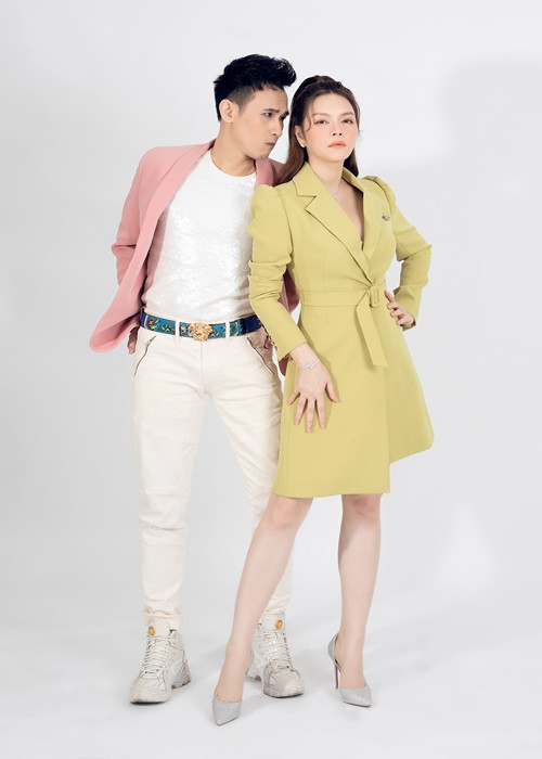 “Bà thường xuyên nhìn tôi rồi bảo nằm mơ thấy cảnh con gái đám cưới. Mấy hôm lại bảo ông bà, tổ tiên vui khi tôi lên xe hoa, tổ chức hoành tráng trong căn biệt thự của mình”, cô kể.