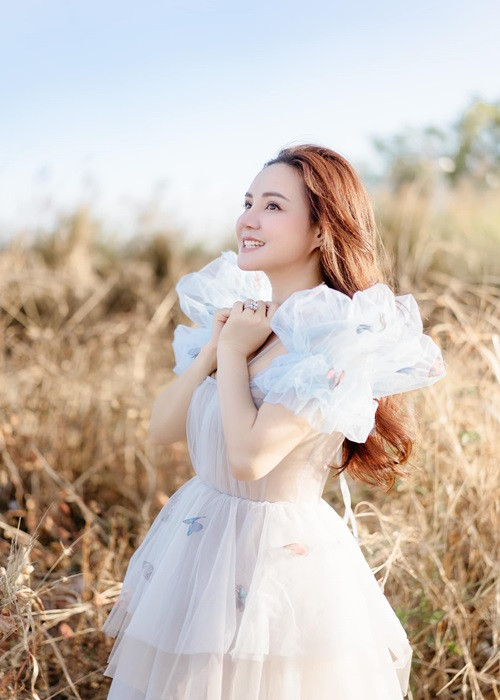 Nhiều lần bị bà Hằng công kích, Vy Oanh có động thái cứng rắn. Tháng 6/2021, Vy Oanh gửi đơn tố cáo bà Phương Hằng sử dụng mạng xã hội thông tin bịa đặt, sai sự thật, vu khống, xúc phạm danh dự nhân phẩm của cô. Ảnh: FBNV