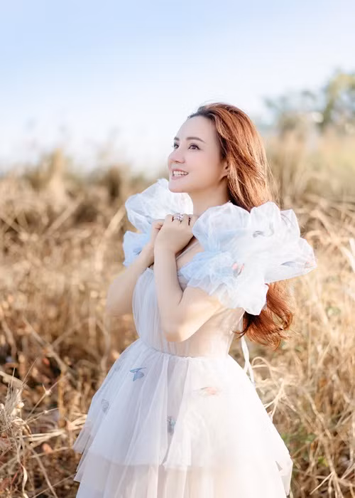 Nhiều lần bị bà Hằng công kích, Vy Oanh có động thái cứng rắn. Tháng 6/2021, Vy Oanh gửi đơn tố cáo bà Phương Hằng sử dụng mạng xã hội thông tin bịa đặt, sai sự thật, vu khống, xúc phạm danh dự nhân phẩm của cô. Ảnh: FBNV