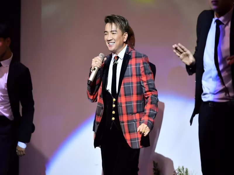 Hồi tháng 9/2021, Đàm Vĩnh Hưng xác nhận gửi đơn tố cáo bà Phương Hằng đến Cơ quan Cảnh sát điều tra Công an TPHCM về hành vi vu khống, xúc phạm, đưa hoặc sử dụng trái phép thông tin mạng máy tính, mạng viễn thông. Đến ngày 4/10/2021, Cơ quan Cảnh sát điều tra Công an TPHCM chuyển đơn của Đàm Vĩnh Hưng tố cáo bà Nguyễn Phương Hằng tới Công an tỉnh Bình Dương để giải quyết theo thẩm quyền. Ảnh: FBNV