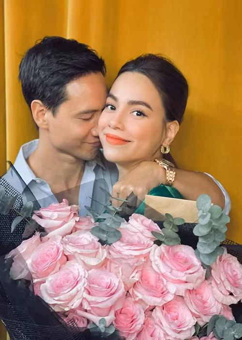 Ngày đóng MV "Cả một trời thương nhớ", Kim Lý và Hà Hồ vốn có không ít cảnh thân mật.