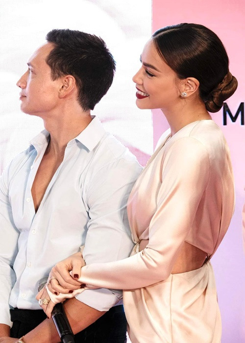 Hồ Ngọc Hà rạng ngời hạnh phúc bên Kim Lý tại các sự kiện.