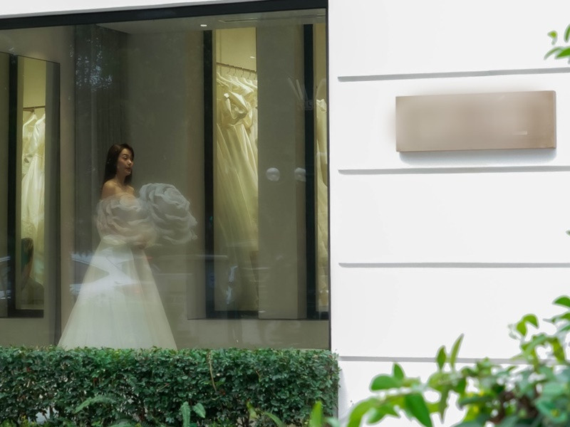 Một vài hình ảnh Minh Hằng thử váy cưới cho thấy cô đang rất hạnh phúc chuẩn bị cho hôn lễ. Ảnh: Yan