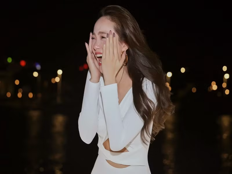 Đến nay, Minh Hằng chưa hé lộ danh tính lẫn diện mạo của chồng sắp cưới. Ảnh: FBNV