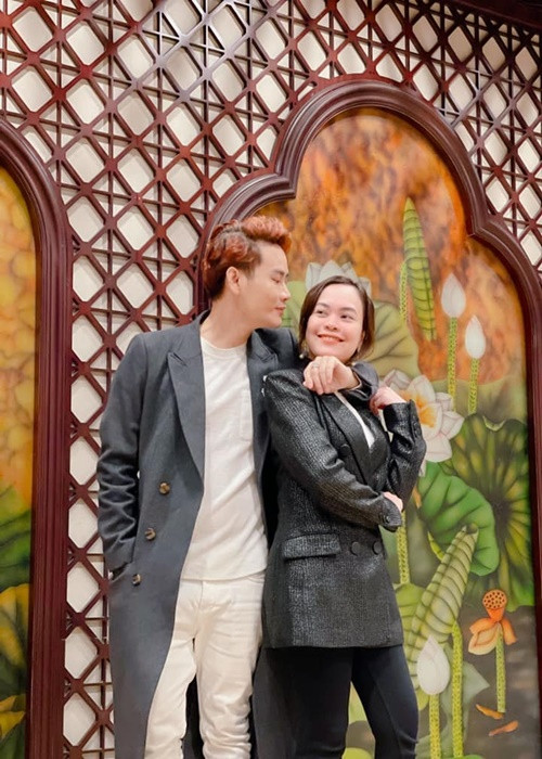 Ví như Hồng Phúc có thói quen sáng dậy lo đồ ăn sáng cho gia đình. Anh còn có thể tự vào bếp nấu nướng. Ảnh: FBNV