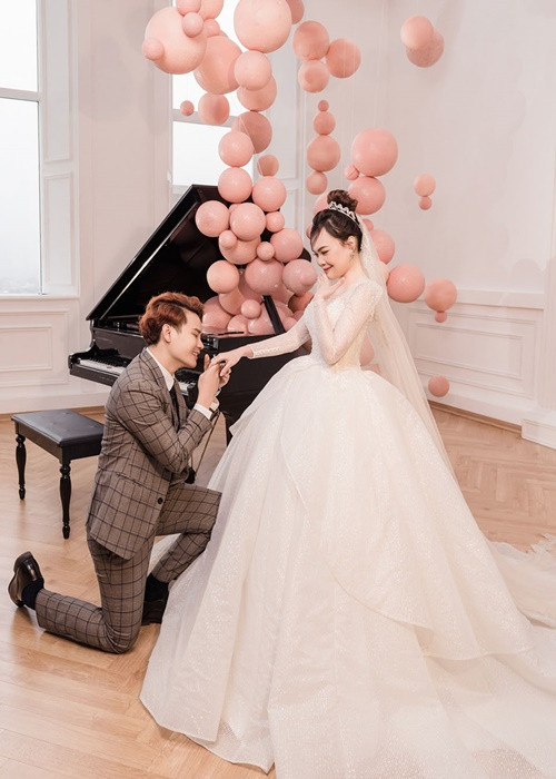 Hồng Phúc cho biết, anh may mắn khi có bà xã giỏi giang, luôn lo toan chu đáo cho chồng con, gia đình. Ảnh: Dân Việt