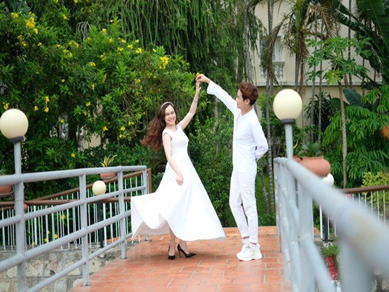 Cặp đôi đi du lịch vào dịp kỷ niệm 22 năm bên nhau vào tháng 4/2021. Ảnh: Phụ nữ Việt Nam