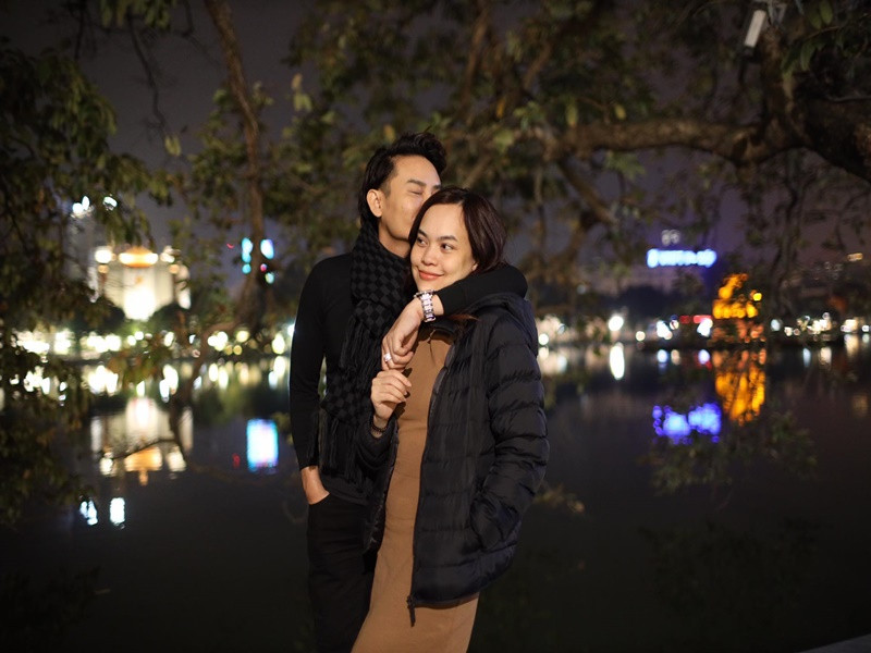 Quỳnh Phượng khoe ảnh tình tứ bên ông xã cách đây không lâu. Ảnh: FBNV