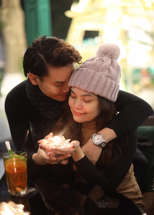 Bà xã của Hồng Phúc cho biết, sau khi kết hôn, điều lãng mạn của vợ chồng cô nằm trong những việc cụ thể. Ảnh: FBNV