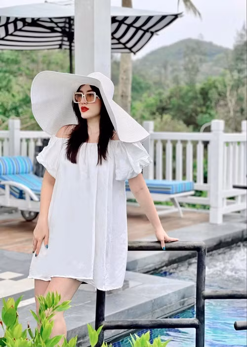 Bảo Thy đưa ra các tiêu chí tuyển bảo mẫu nhưng không hé lộ mức lương cụ thể. Ảnh: FBNV