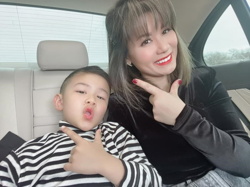 Điều mà Thủy Tiên yêu cầu ở người giúp việc là phải thật thà, có tâm khi làm việc. Đặc biệt, người vú nữ doanh nhân chọn biết 3 thứ tiếng Anh, Việt, Hoa để giúp quý tử học thêm ngoại ngữ. Ảnh: FBNV