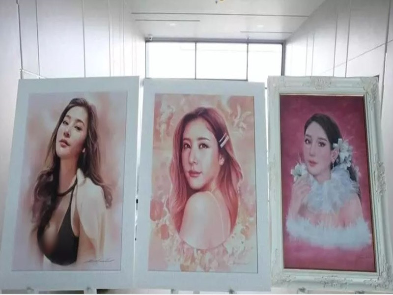 Supachai Sriwijit – người chịu trách nhiệm tang lễ của Tangmo cho biết bản thân và mọi người muốn tạo một không gian yên bình với bầu trời trong vắt cùng mây trắng nhẹ nhàng để đưa tiễn Tangmo. Ảnh: Vietnamnet