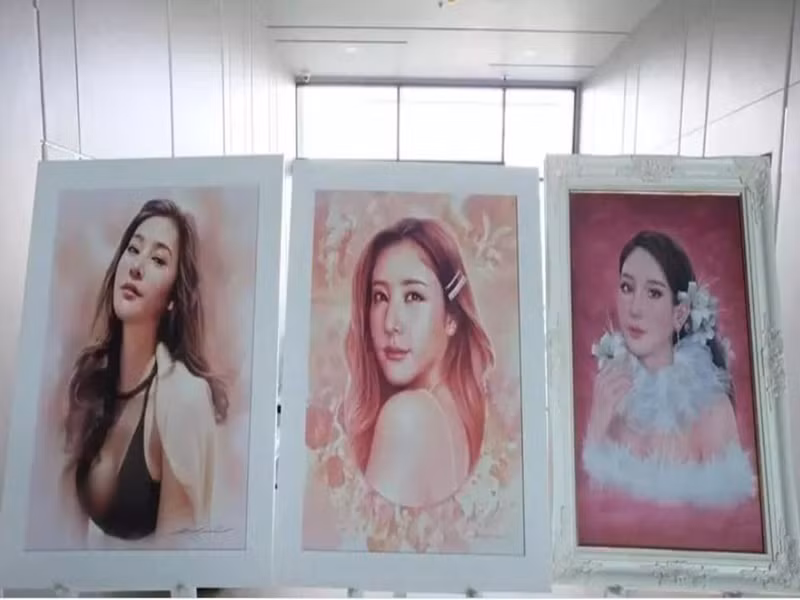 Supachai Sriwijit – người chịu trách nhiệm tang lễ của Tangmo cho biết bản thân và mọi người muốn tạo một không gian yên bình với bầu trời trong vắt cùng mây trắng nhẹ nhàng để đưa tiễn Tangmo. Ảnh: Vietnamnet