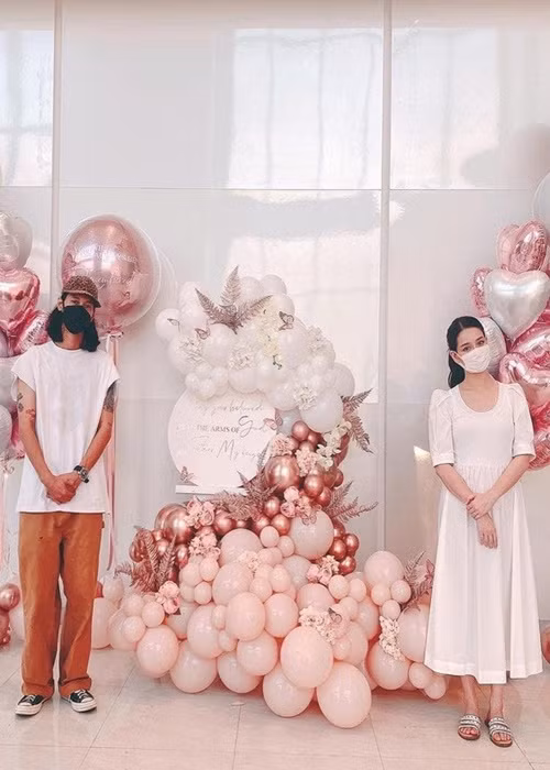 Ameni Pinit – một trong những người bạn thân nhất của Tangmo cũng có mặt từ sớm. Ảnh: VTC