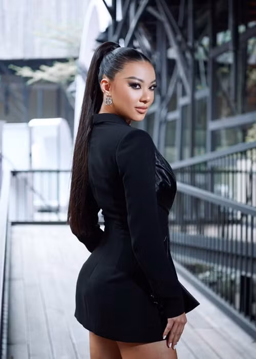 Chuyên gia đào tạo Hoa hậu - Phúc Nguyễn đánh giá cao Kim Duyên. Anh khẳng định: "Tôi rất tin vào khả năng của Kim Duyên trong “cuộc chiến” lần này".