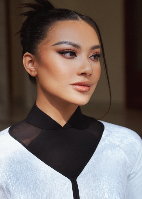 Mới đây, Kim Duyên chia sẻ, cô không áp lực trước thành tích top 10 của Minh Tú năm 2018, Ngọc Châu năm 2019.