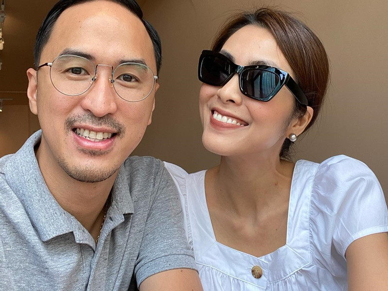 Vợ chồng Hà Tăng còn tranh thủ hẹn hò vào giờ nghỉ trưa.