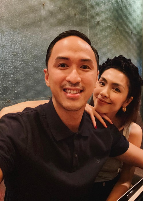 Cặp đôi ăn tối kỷ niệm 8 năm ngày cưới vào năm 2020.