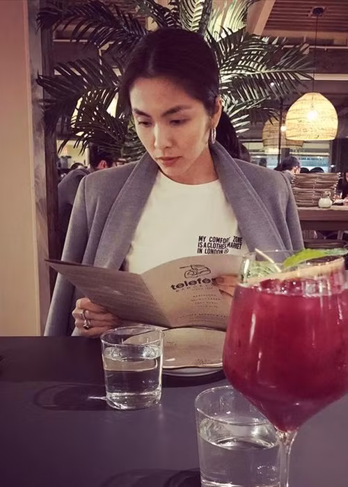 Hình ảnh Hà Tăng qua ống kính của chồng khi ra ngoài hẹn hò.