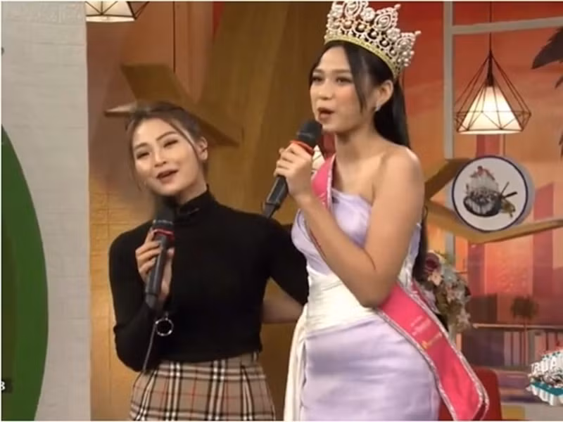 Fan bênh vực Đỗ Thị Hà cho rằng do chất liệu trang phục vải bóng nên bụng của cô trông ngấn mỡ. Ảnh: Yan