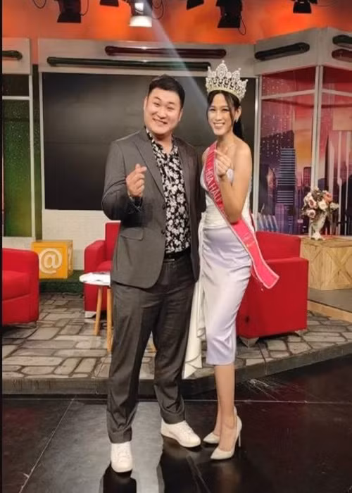 Khi tham gia một chương trình, người đẹp đến từ Thanh Hóa bị chê có vòng hai ngấn mỡ. Ảnh: Saostar