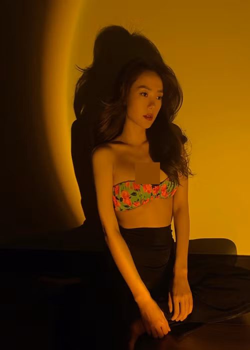 Minh Hằng có phong cách đa dạng khi cá tính, lúc dịu dàng, kín đáo, lúc lại quyến rũ.