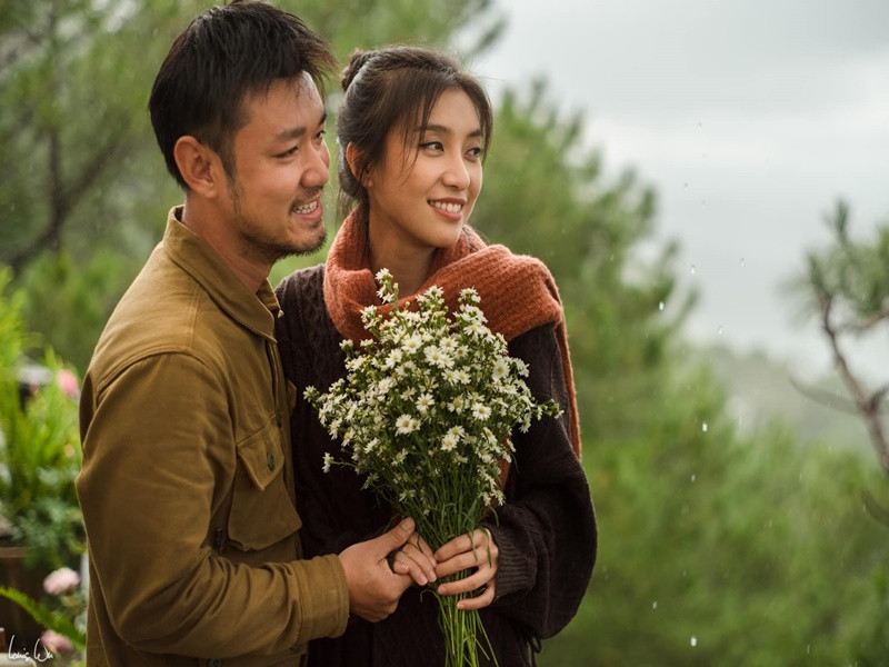 Hồi tháng 7/2021, cô công khai hẹn hò nhiếp ảnh gia Vũ Mạnh Tuấn (Louis Wu).