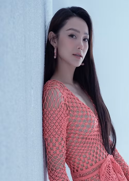 Minh Hằng lần đầu tiên trở thành người “cầm cân nảy mực” cho một cuộc thi sắc đẹp.