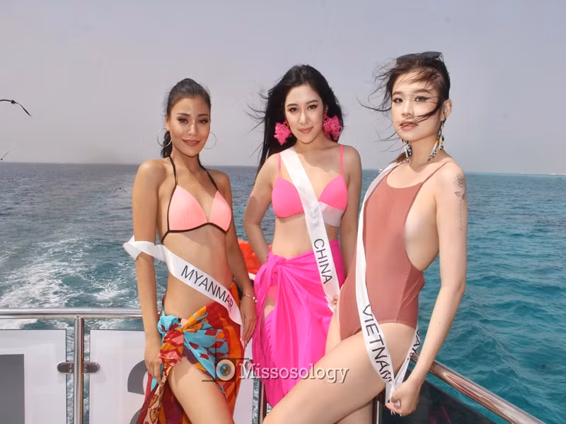 Hoài Phương chọn trang phục áo tắm một mảnh tông màu nâu. Ảnh: Missosology