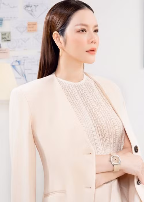 Bên ngoài danh xưng “nghệ sĩ”, Lý Nhã Kỳ còn được gọi là "đại gia kim cương".