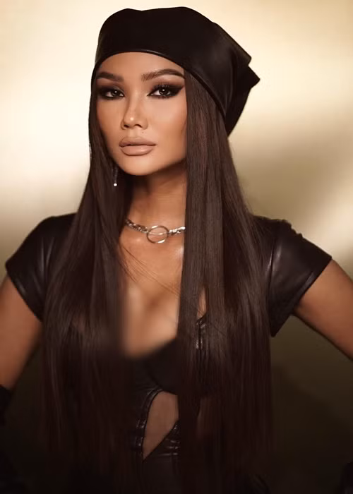 Nữ giám khảo H'hen Niê gợi cảm không kém cạnh Hà Anh, Võ Hoàng Yến.