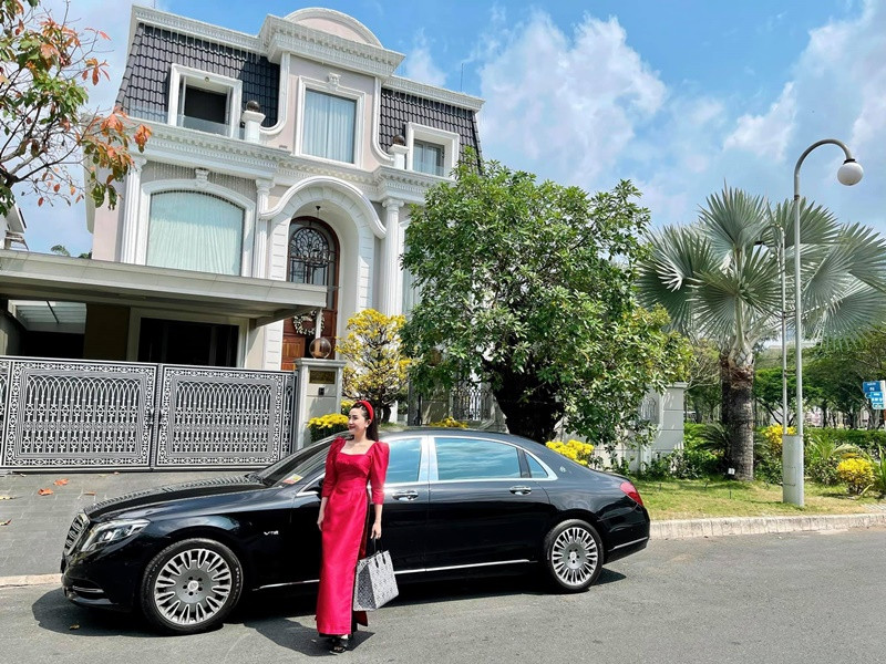 "Ngoài ăn và chơi, Thy còn làm việc, kiếm tiền và chăm con rất giỏi nữa nha bạn ơi", nữ ca sĩ nhắn nhủ antifan. Cách đáp trả của Bảo Thy được khen khéo léo.