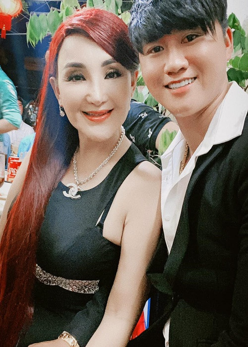 Trên trang cá nhân, Cát Tuyền đăng tải không ít hình ảnh tình tứ bên người yêu kém 17 tuổi. Ảnh: FBNV