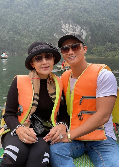 Cặp đôi được gia đình, bạn bè ủng hộ chuyện hẹn hò. Ảnh: FBNV