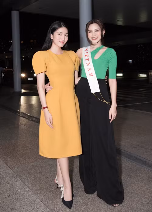 Hoa hậu Đỗ Thị Hà mang theo 4 kiện hành lý gồm trang phục cho đêm chung kết cũng như các hoạt động đồng hành.