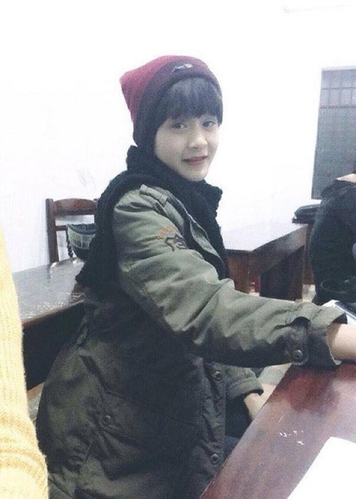 Ở TP HCM, Hiền Hồ đi hát ở những phòng trà để kiếm thêm tiền trang trải cuộc sống. Cát-sê của cô khoảng 150.000 đồng cho chục bài hát trong một đêm. Ảnh: Khám phá