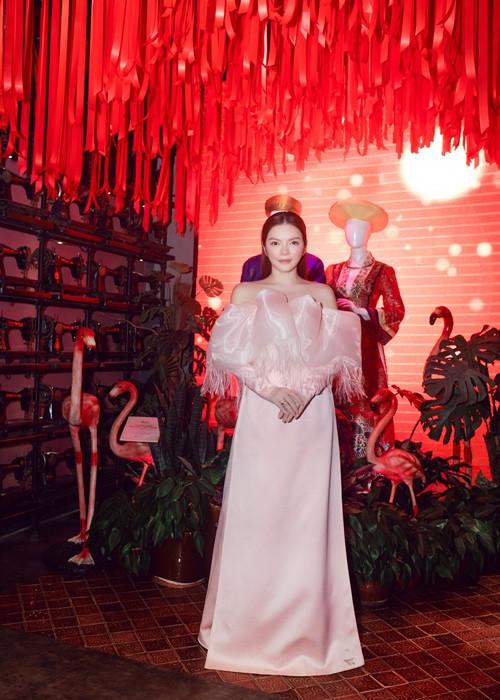 Ở tuổi 40, Lý Nhã Kỳ có tất cả. Cô xinh đẹp, là đại gia trong showbiz. Điều mà nữ diễn viên đến nay vẫn thiếu chỉ là một tấm chồng.