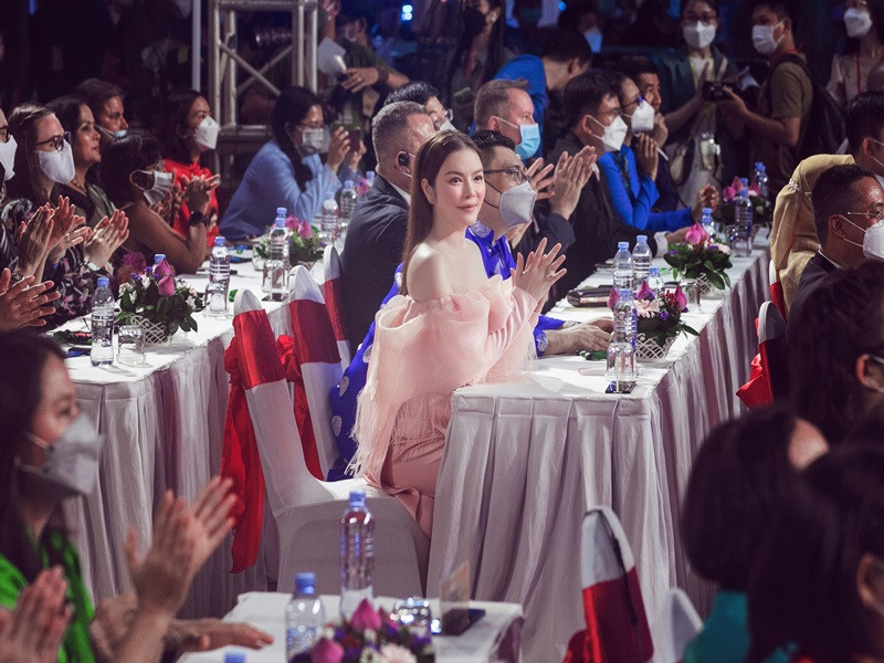 Cô đồng hành cùng sự kiện Lễ hội Áo dài nhiều năm qua.