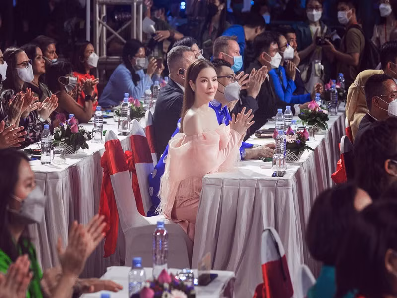 Cô đồng hành cùng sự kiện Lễ hội Áo dài nhiều năm qua.